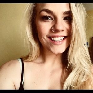 Meet your Posher, Elyssa